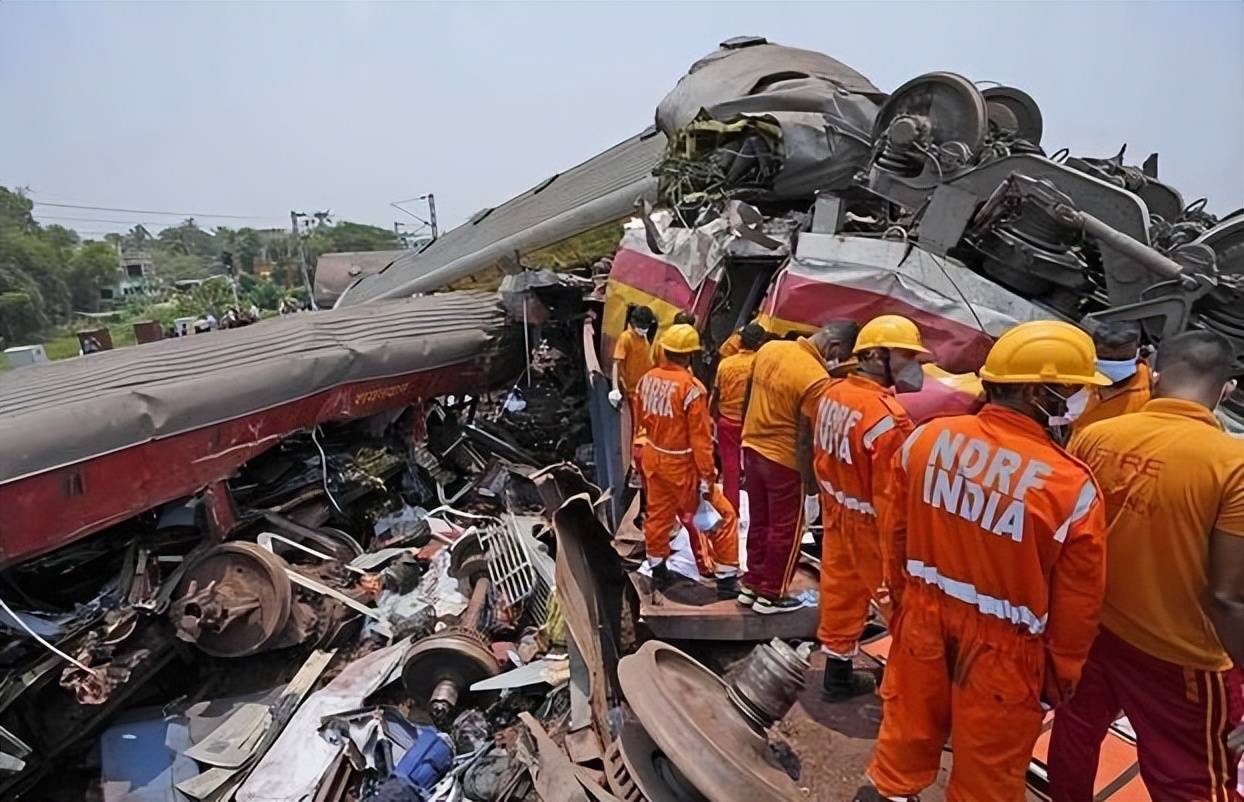 火車脫軌撞車事故頻發(fā)原因深度解析，火車事故頻發(fā)，深度剖析脫軌撞車原因