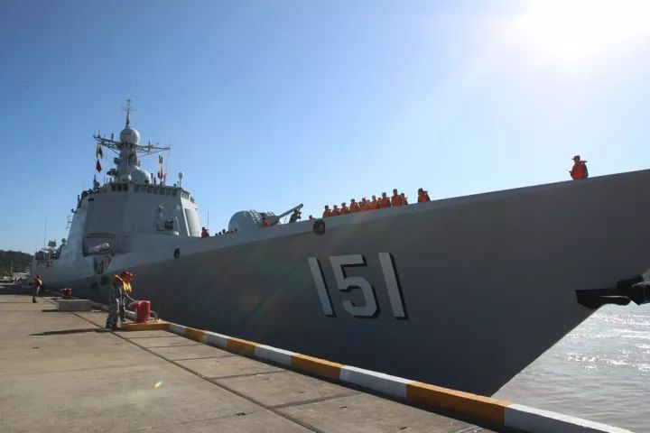 鄭州艦艦長(zhǎng)李一剛簡(jiǎn)介，海軍精英的杰出代表，鄭州艦艦長(zhǎng)李一剛，海軍精英的杰出代表簡(jiǎn)介