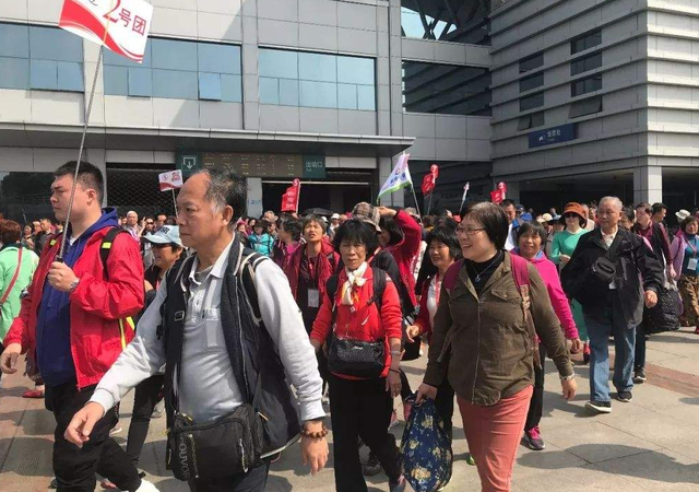 上海老年人旅游團(tuán)推薦，探索城市魅力與享受美好時(shí)光，上海老年人旅游團(tuán)推薦，探索城市魅力，共度美好時(shí)光