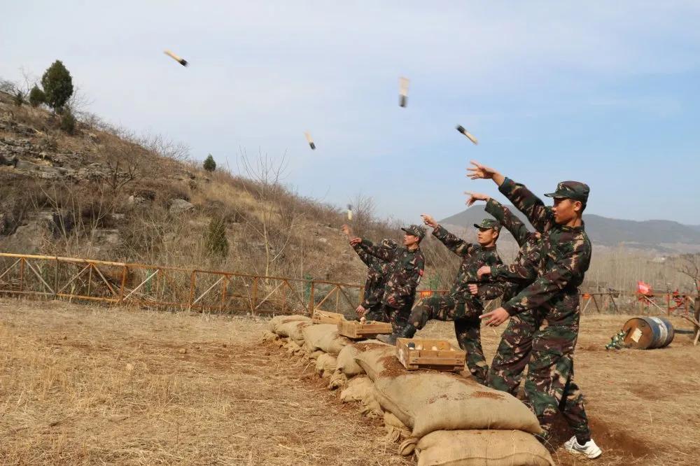 軍事夏令營(yíng)內(nèi)容，體驗(yàn)軍事文化，培養(yǎng)青年領(lǐng)導(dǎo)力，軍事夏令營(yíng)，體驗(yàn)軍事文化，培養(yǎng)青年領(lǐng)導(dǎo)力之旅