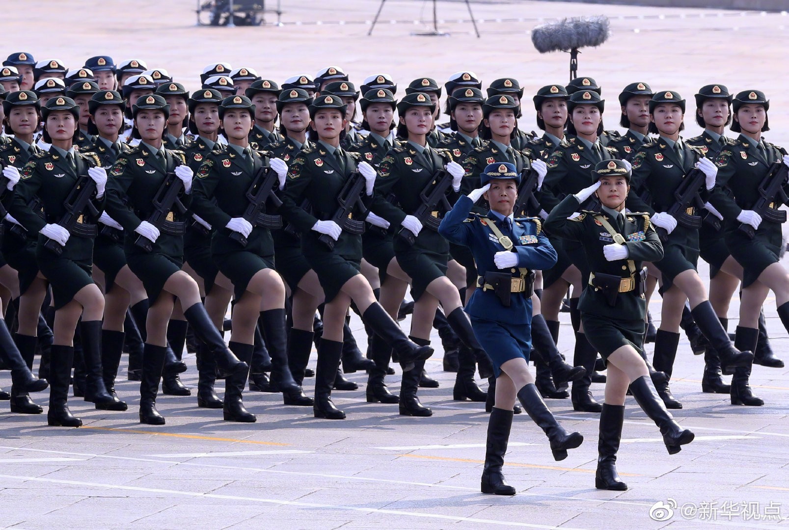 國(guó)慶70周年大閱兵女兵方隊(duì)，展現(xiàn)巾幗英雄風(fēng)采，國(guó)慶70周年大閱兵女兵方隊(duì)，巾幗英雄風(fēng)采展現(xiàn)