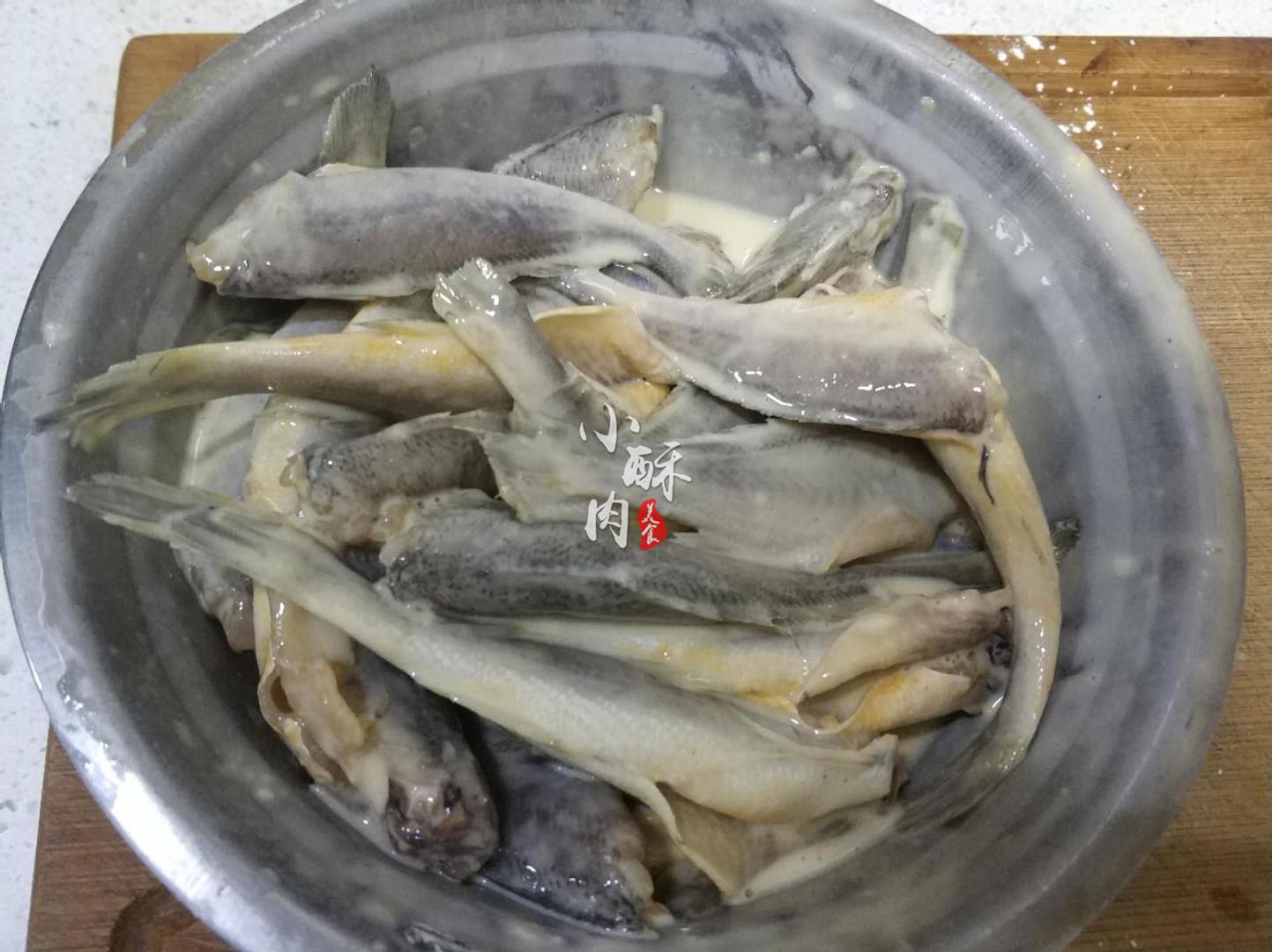 腌制小黃魚，獨特調(diào)料與腌制技巧的完美融合，腌制小黃魚，獨特調(diào)料與技巧完美融合的美食秘籍